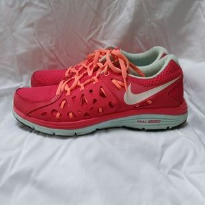 Nike Dual Fusion sneakers